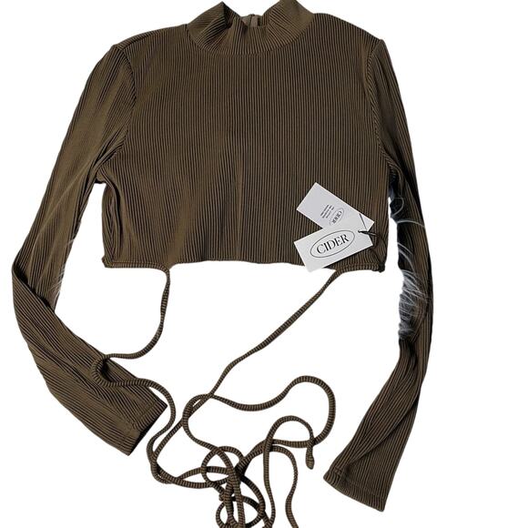 NWT Cider Crop Top Ribbed Wraps around Back S brand is similar to fashion Nova - Picture 5 of 6